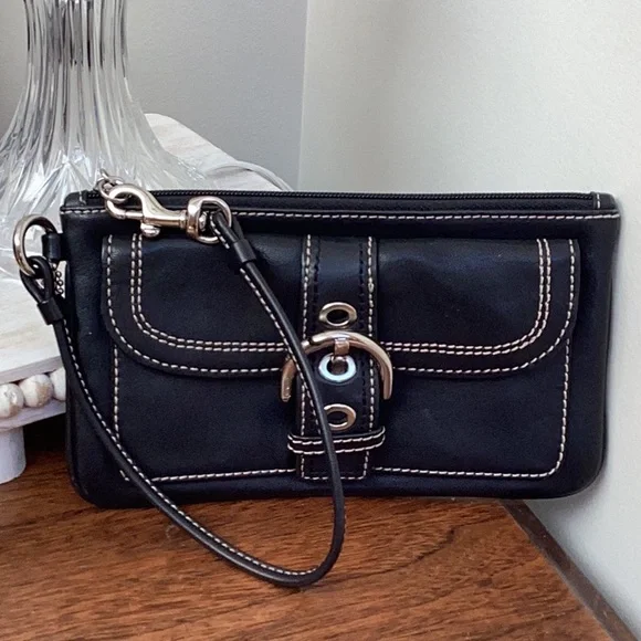 Coach vintage y2k black with silver hardware soho wristlet with lavender inside - Picture 1 of 16